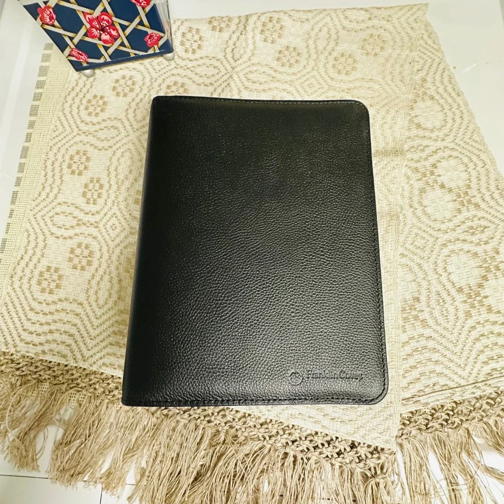 Franklin Covey Black Tyler Pebbled Leather Zipper 7 -Ring Binder W/ Inserts